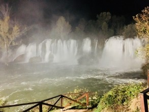 Kravica : cascade de nuit (c’est moins cher)